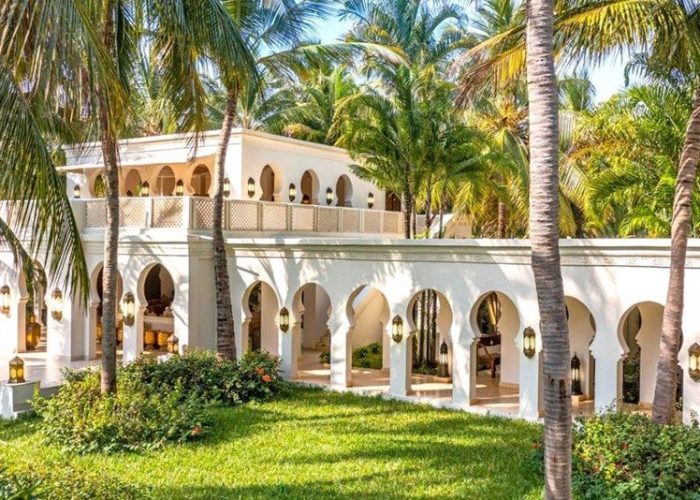 Piscine et architecture du Baraza Resort & Spa à Zanzibar