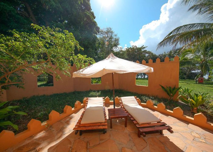 Terrasse tropicale du Kinasi Lodge sur l’île de Mafia