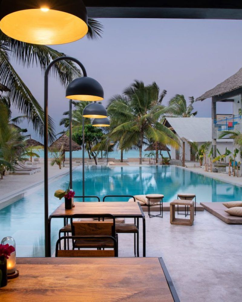 Vue sur la piscine du Qambani Luxury Resort à Zanzibar