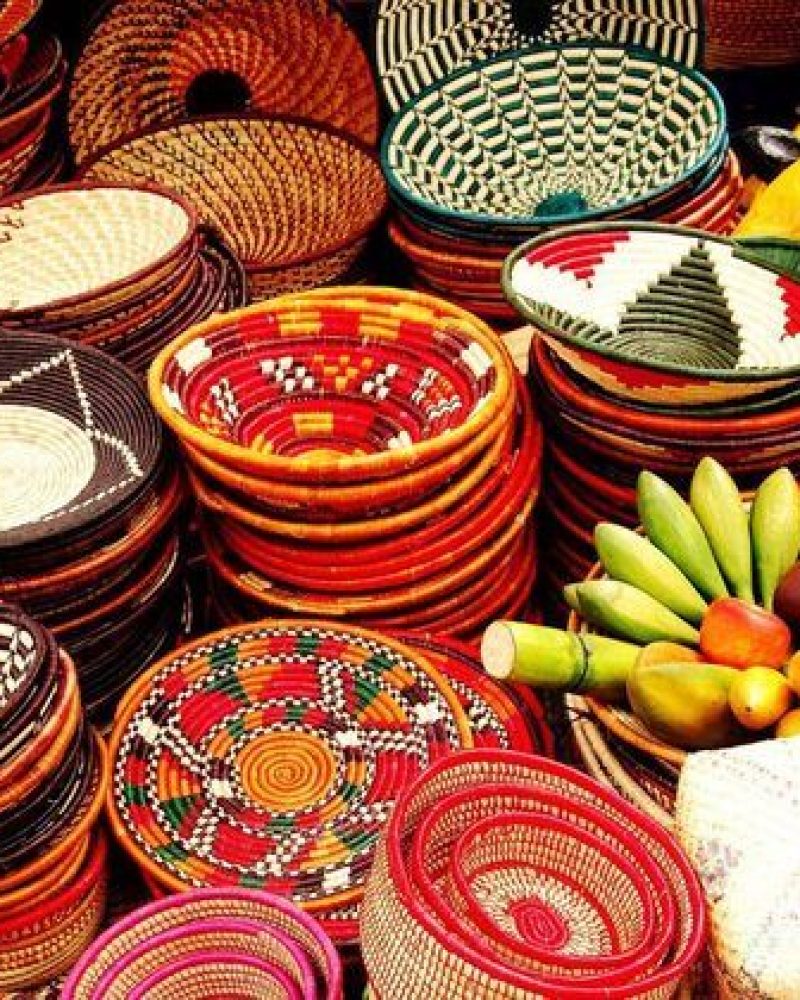 Marché artisanal et souvenirs à Arusha